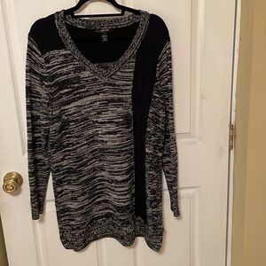 Beautiful Style & Co black and white tunic sweater